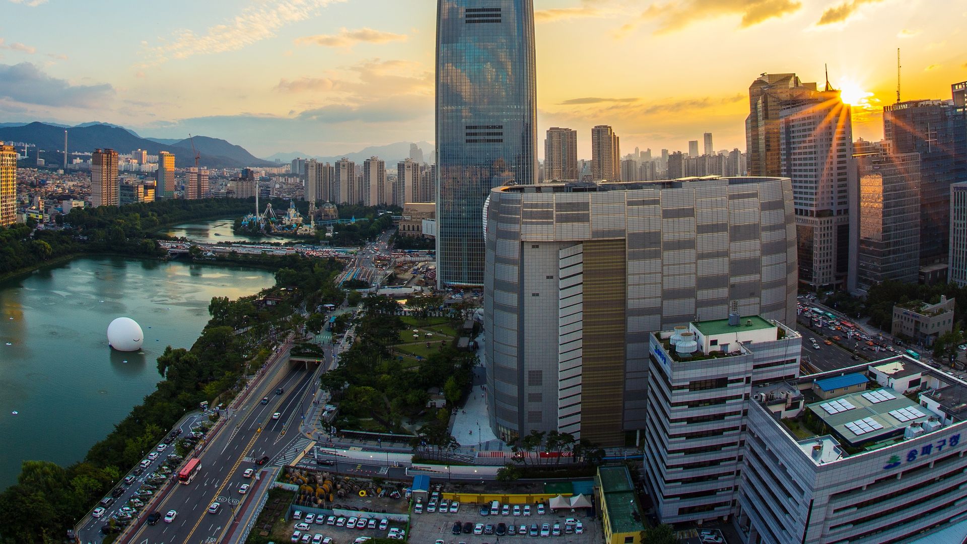 Sunset over Seokchon Lake and the Songpa skyline, Seoul